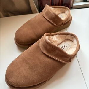 UGG Women’s Classic Slipper in Chestnut